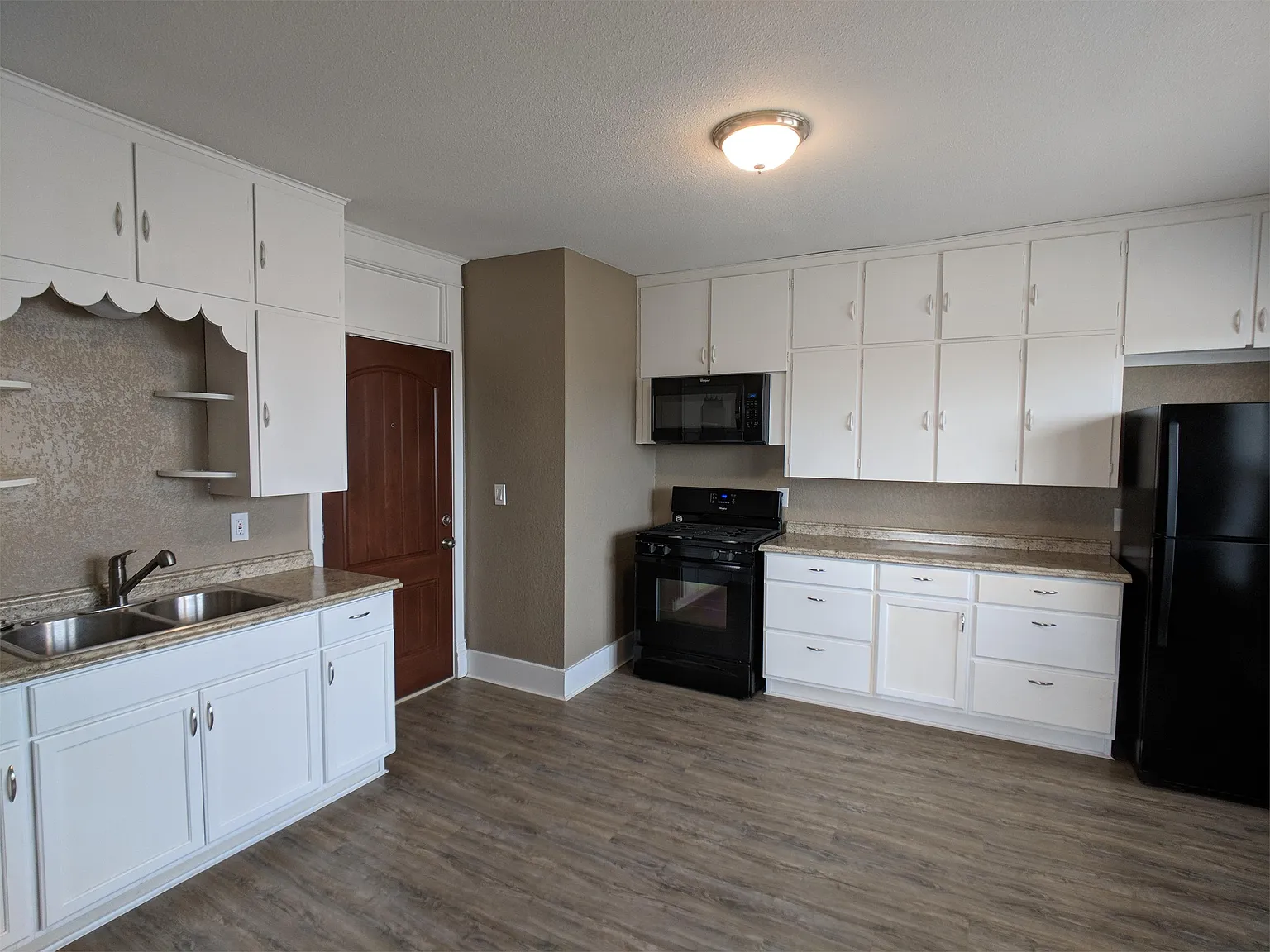 221 Main St. - 05 — Photo 1