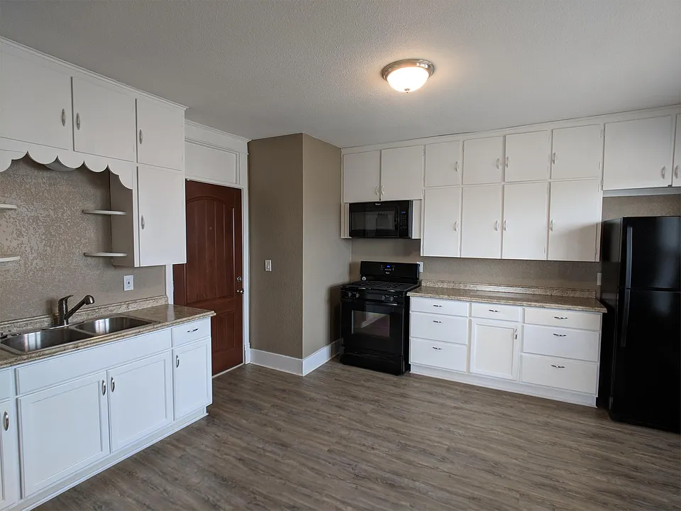 221 E Main St #5