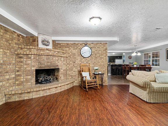 5th image of 12618 Creekview Dr