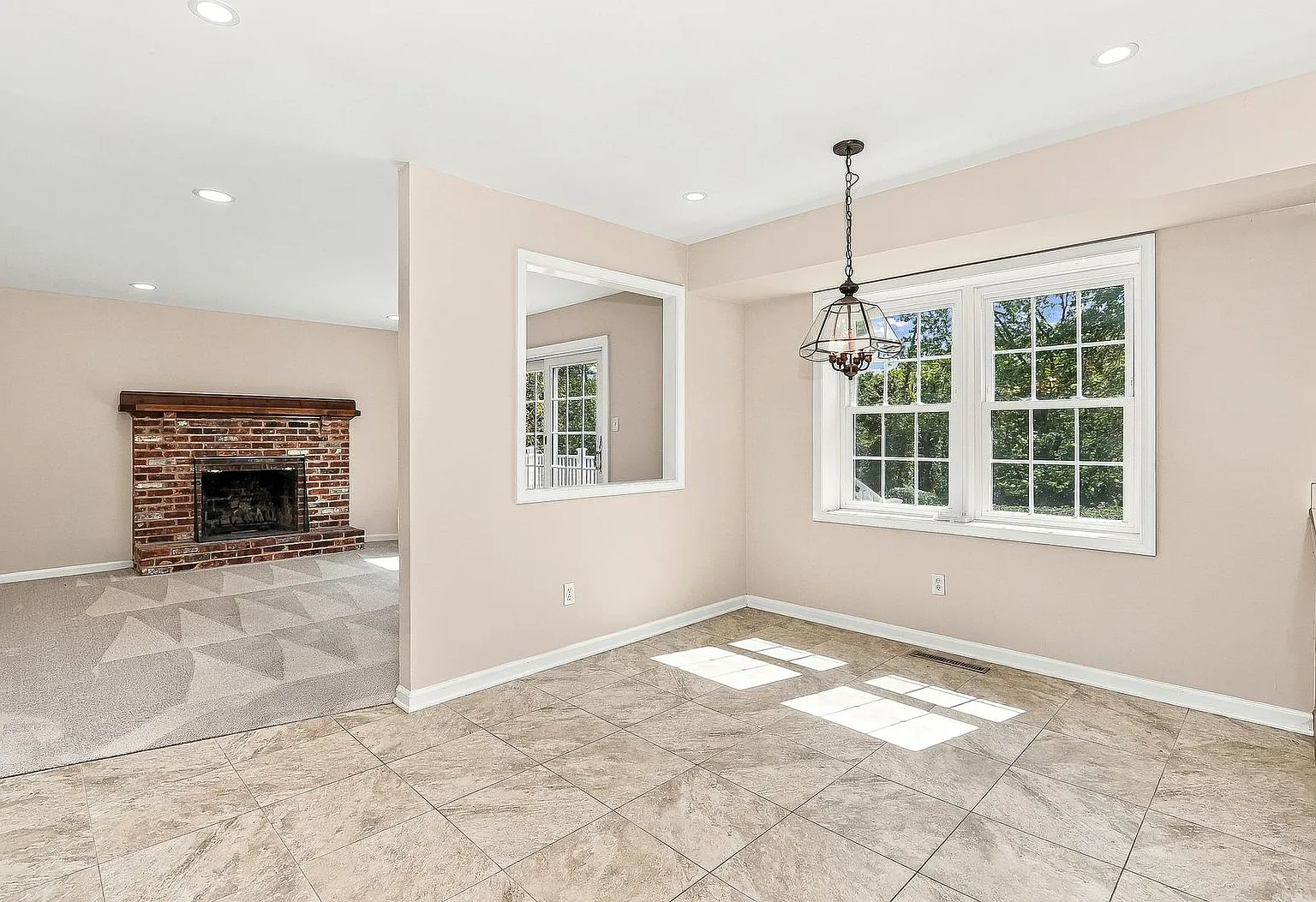 Spacious 3-Bedroom Home on 2.74 Acres in Jamison — Photo 4