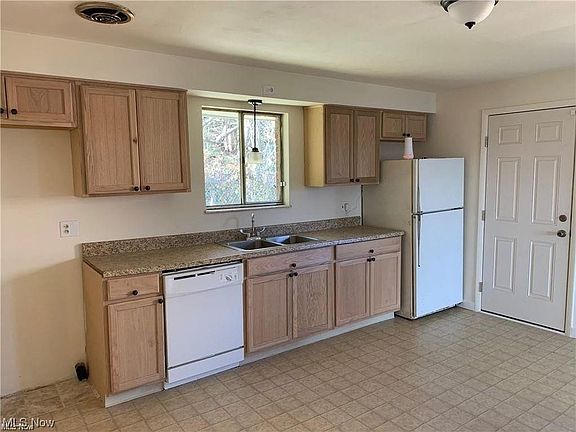 4th image of 449 Dresden Ave