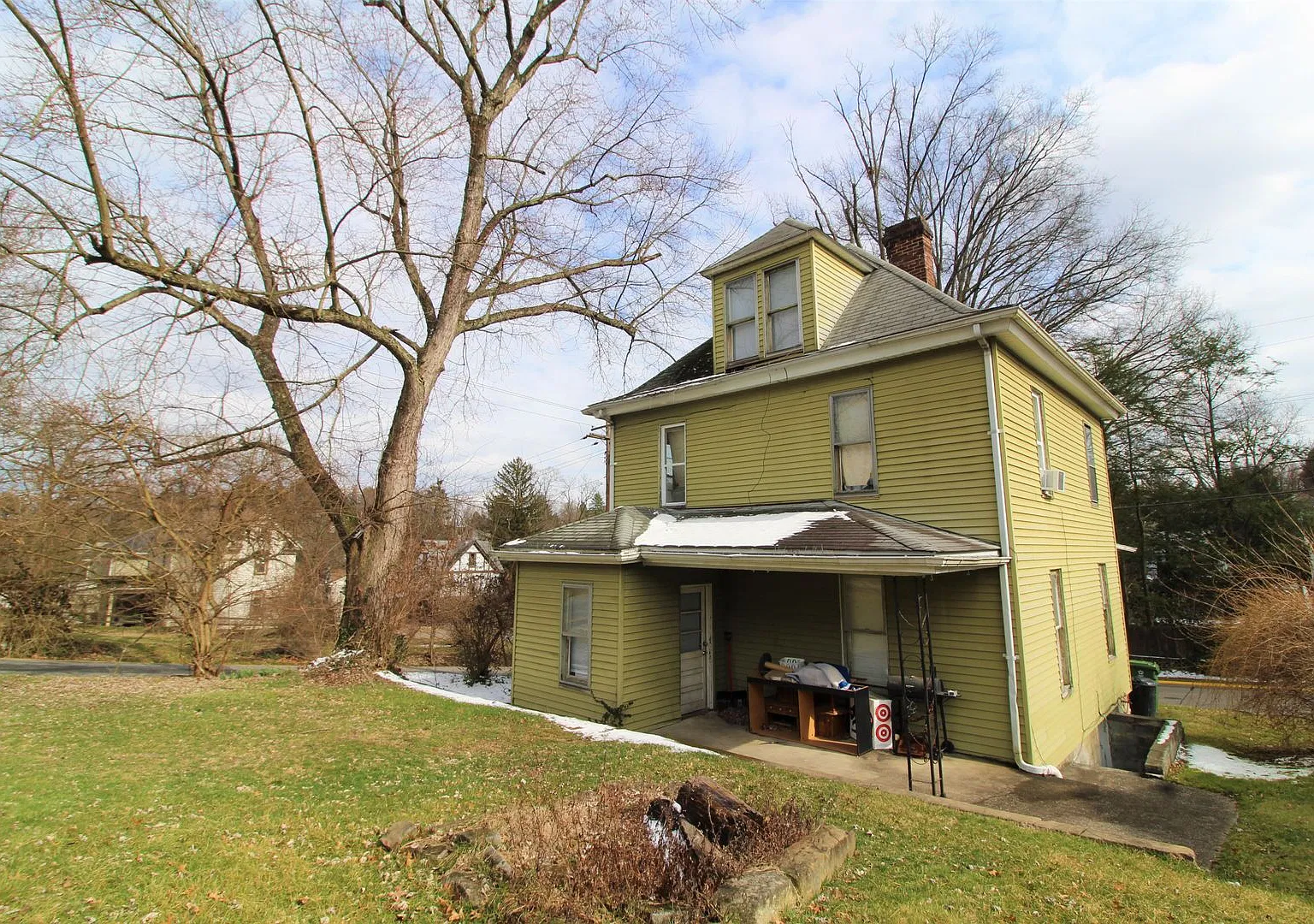 Large House in Wiles Hills - Available 6/2/27! — Photo 1