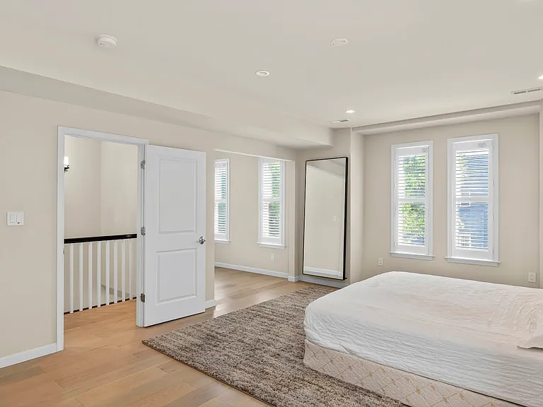 1303 Maple View Pl SE — Photo 33