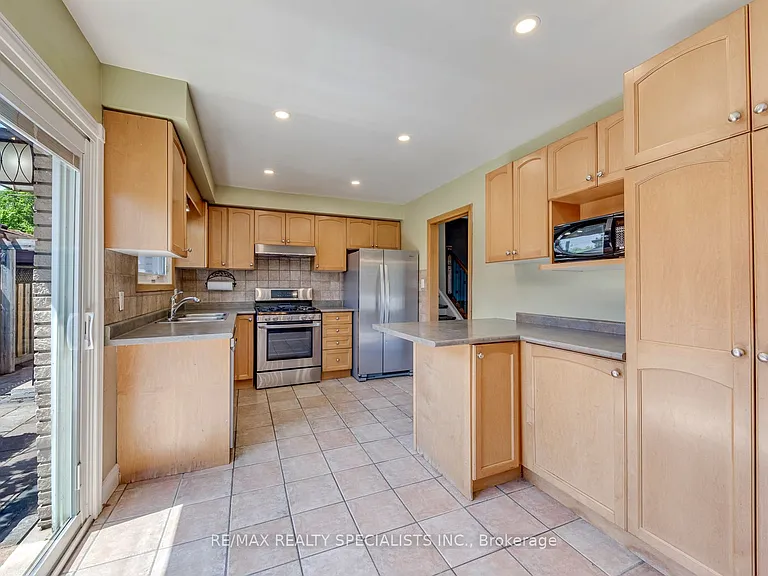 5 Country Club Dr — Photo 17