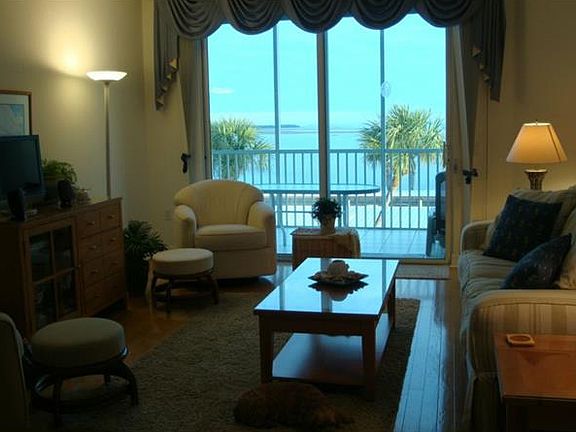 3rd image of 7 Island Park Pl APT 303