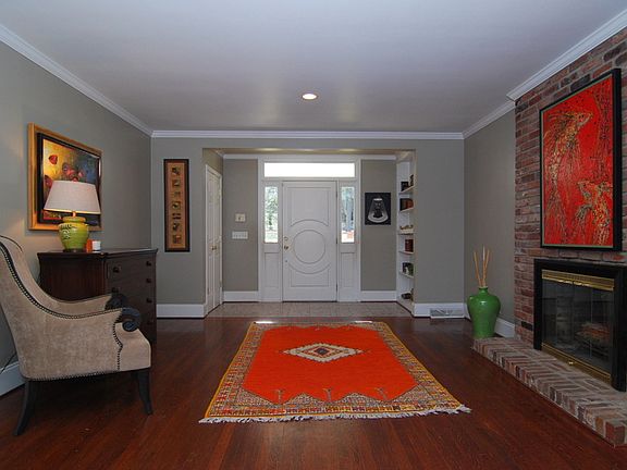 Front Entrance/ Living Rm