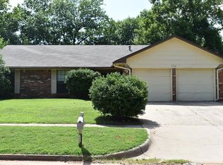 713 Lakeside Cir, Edmond, OK 73012