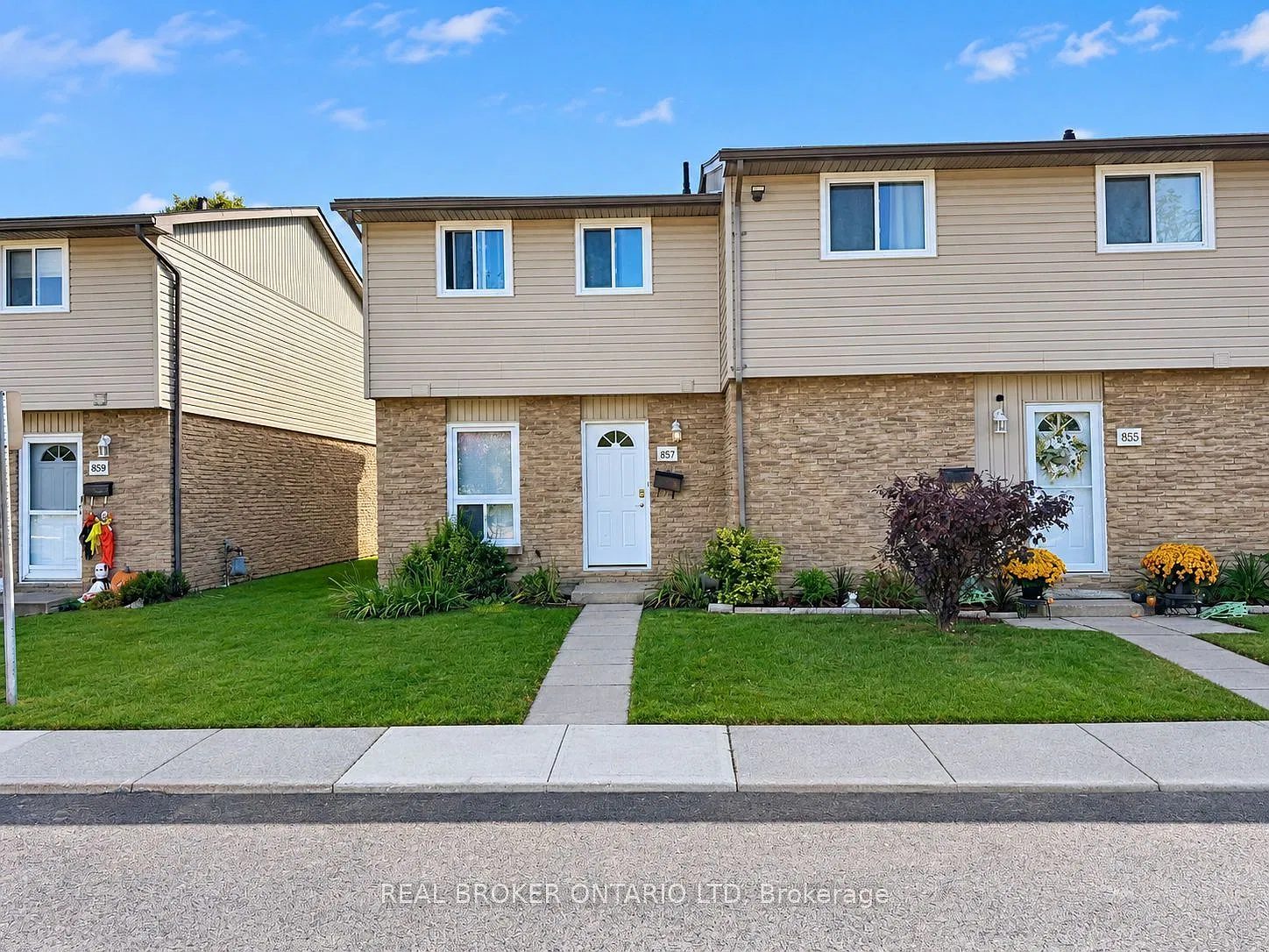 3 bed, $2,200 — Photo 1