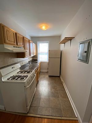 3rd image of 547 Court St #2Z