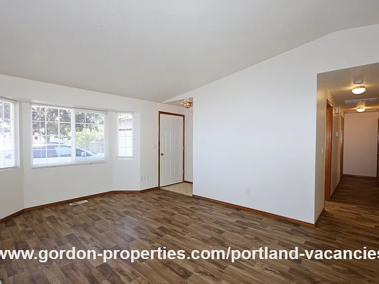 9641 SE Schiller St — Photo 4