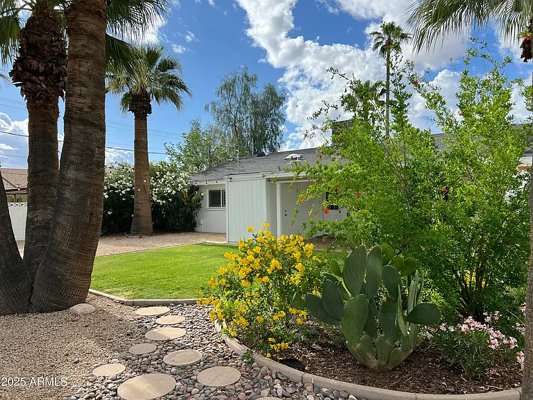 8744 E Rose Ln — Photo 17