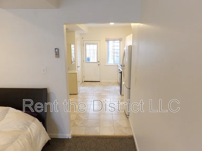403 M St NE #B — Photo 4