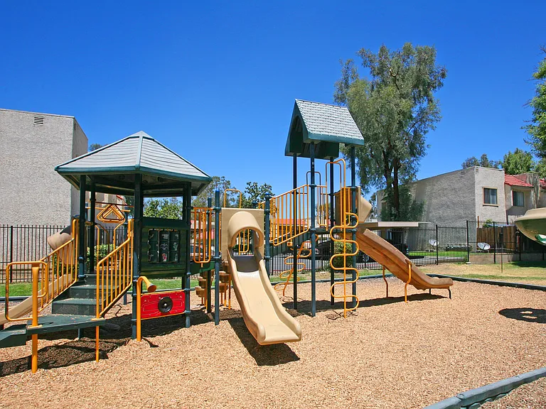 Lakehouse Apartments — Photo 9