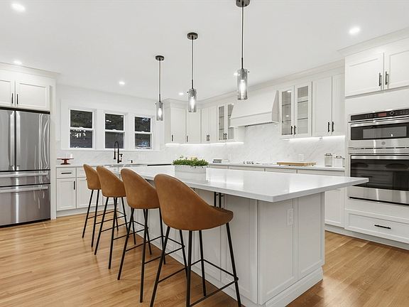 3rd image of 1806 Beacon St