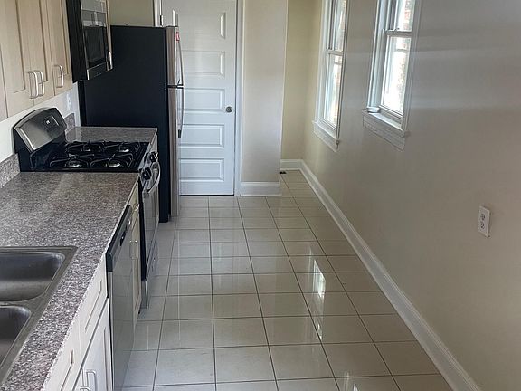 3rd image of 2032 Park Ave APT 6