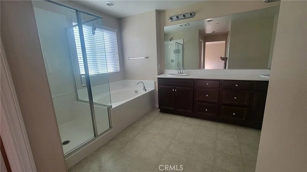 4 bed, 3.5 bath, 3129 sqft, $3,950 — Photo 2