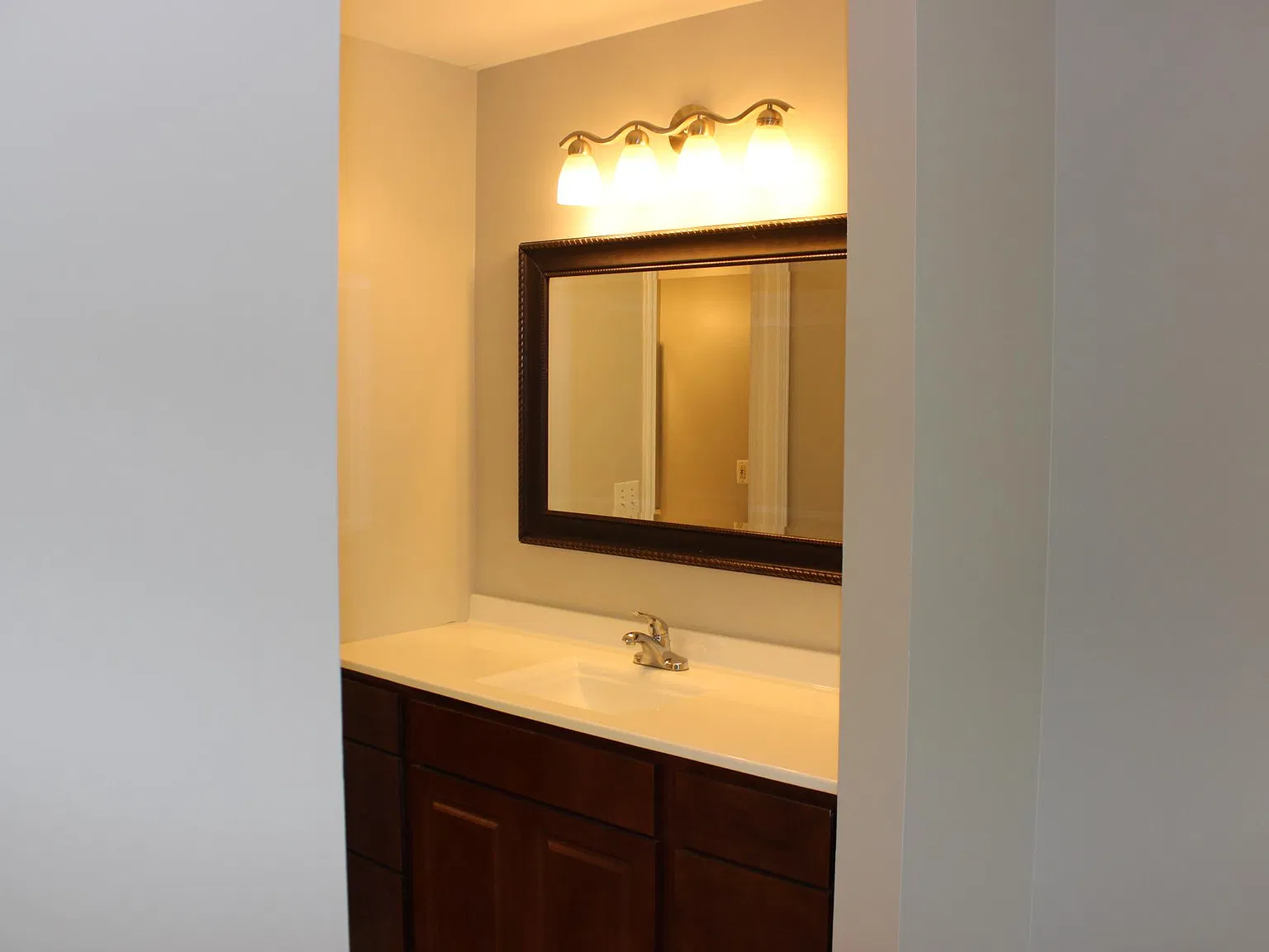 3 bed, 1100 sqft, $2,350 — Photo 4