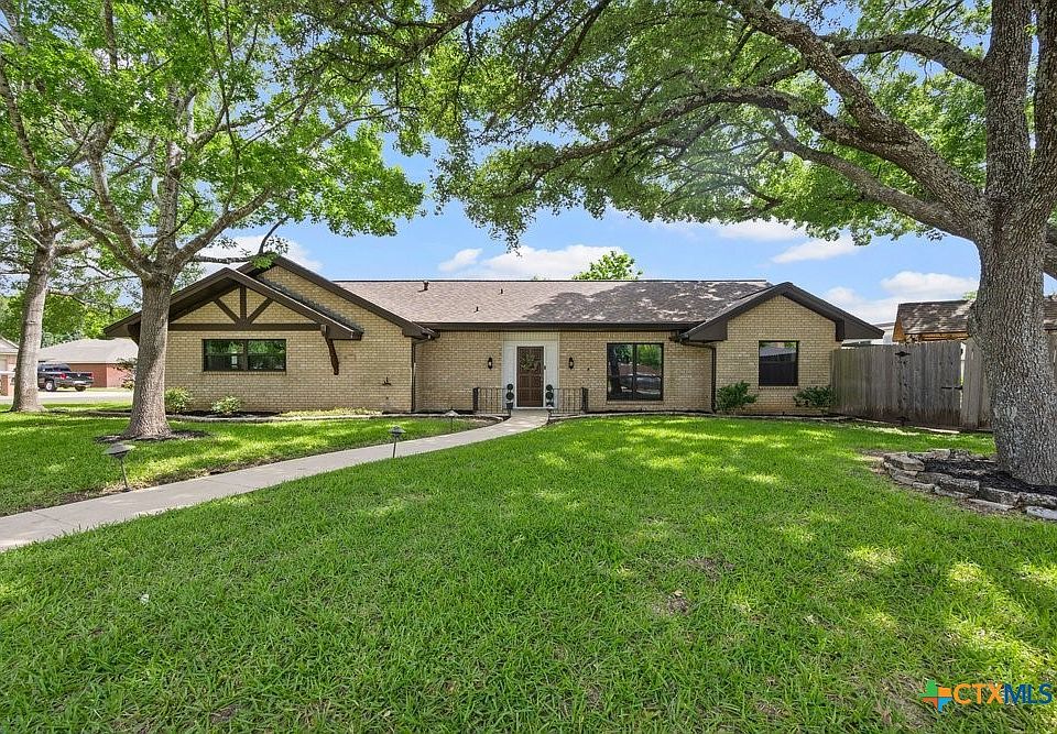 1st image of 2601 Palmetto Dr