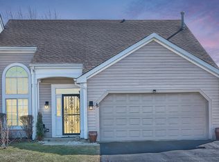15 W Country Walk Dr, Round Lake Beach, IL