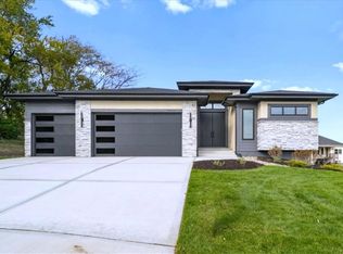 2234 SW Heartland Ct, Lees Summit, MO 64082