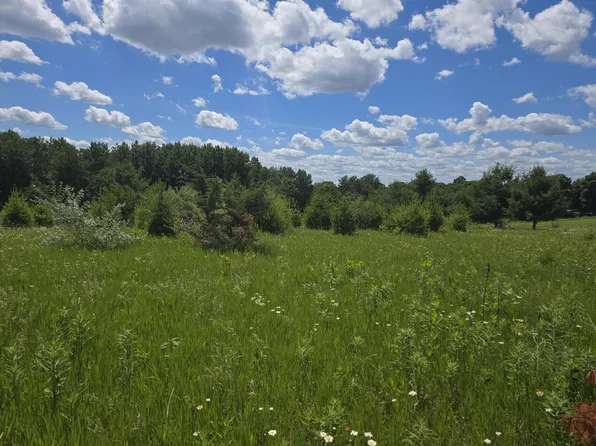 L1076 Hunt Clb, La Valle, WI 53941