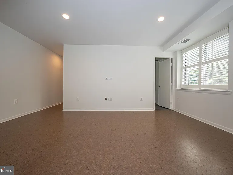 1640 Oakwood Dr #W-216 — Photo 23