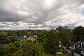 Expansive Views of Lake Washington and Cascade Mountains
