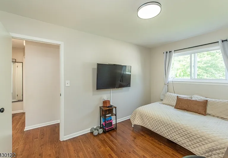 206 Centre St — Photo 13