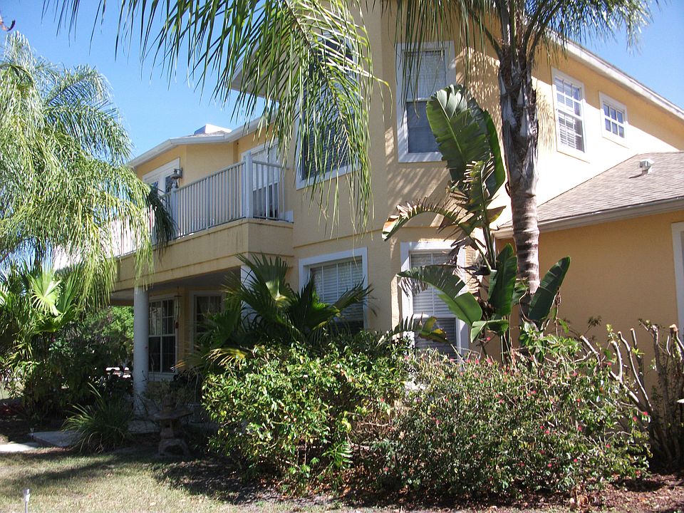 front with balcony