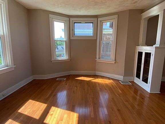 4th image of 111 Harwood St
