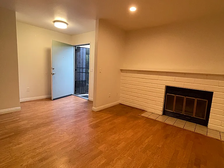 809 Beyer Way — Photo 4