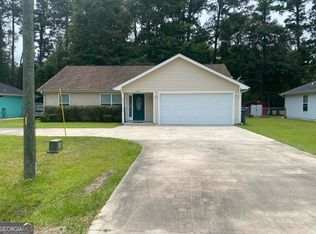 2068 Scrubby Bluff Rd, Kingsland, GA 31548