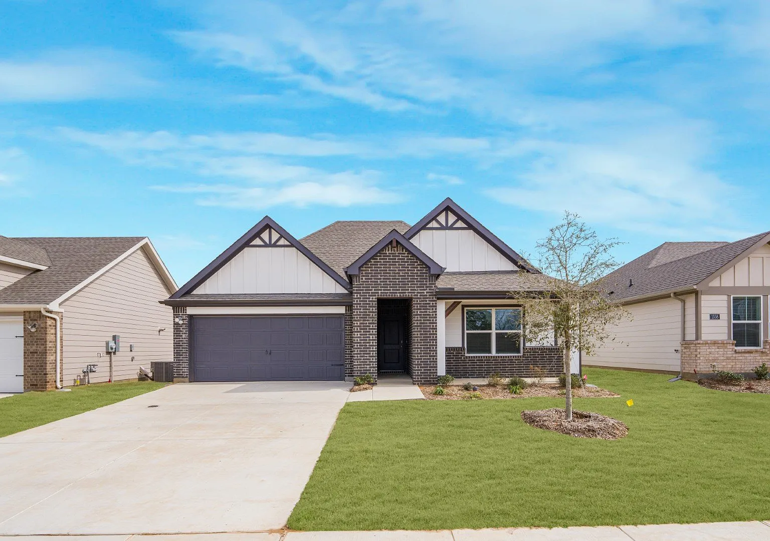 1562 Brooke Drive — Photo 1
