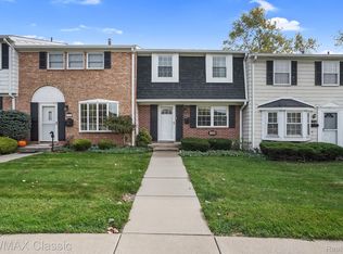 19580 Crystal Lake Dr, Northville, MI 48167