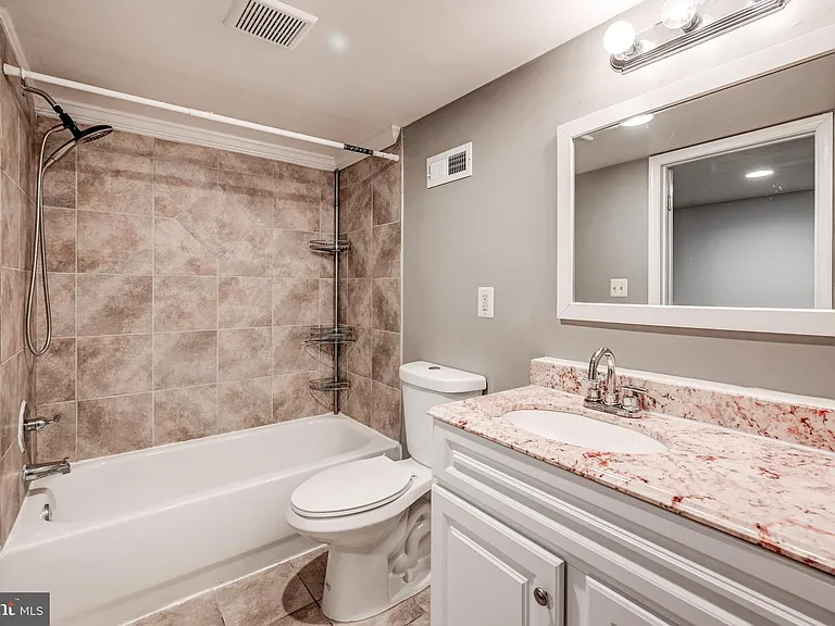 2103 E Madison St — Photo 19