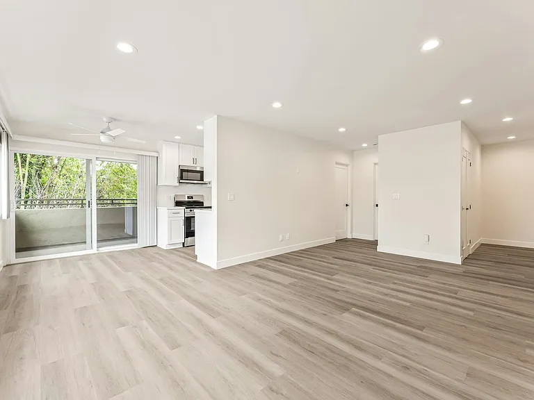 5409 Radford Ave #12 — Photo 17