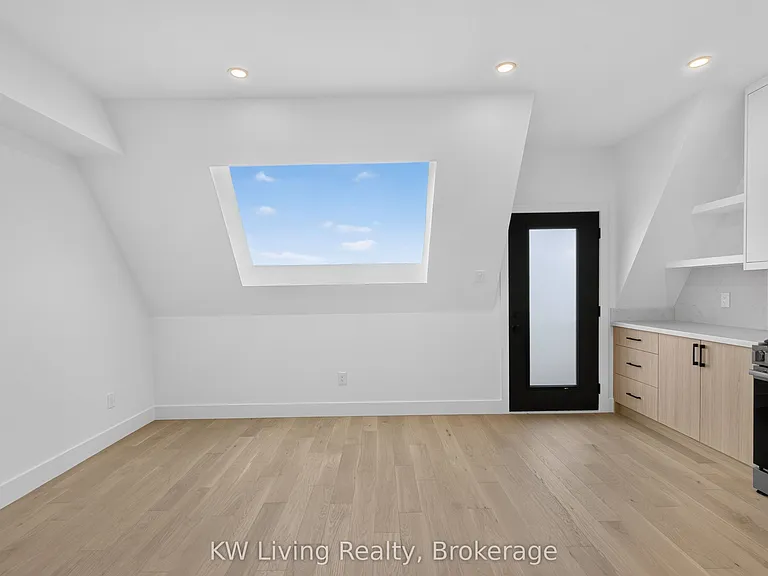96 Belgravia Ave — Photo 7