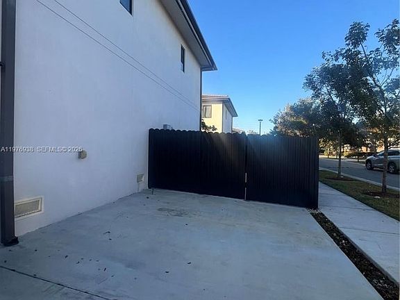 3rd image of 1152 NW 2nd Ln #1154