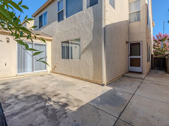 2nd image of 455 Knollcrest Ave