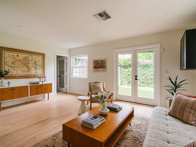 13230 Hesby St — Photo 10