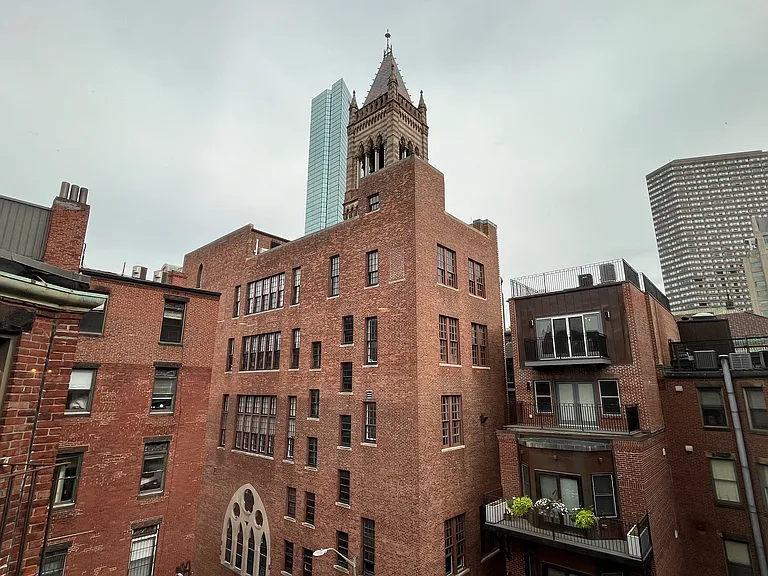 166 Newbury St #4R — Photo 10
