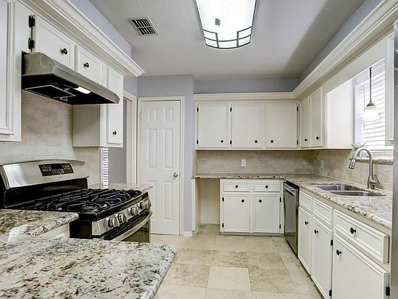 4th image of 1106 Western Springs Dr