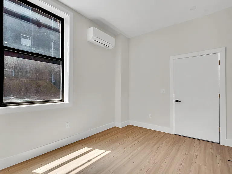 472 Main St — Photo 18