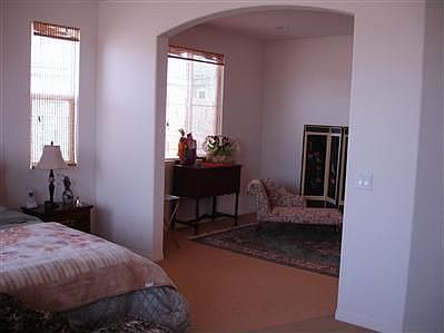 MasterBed W/ HUGE Retreat!