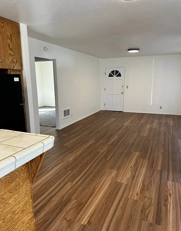 2 bed, 1100 sqft, $2,100 — Photo 4