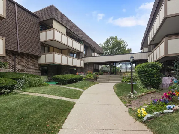 437 Cavalier Ct APT 310, Dundee, IL 60118