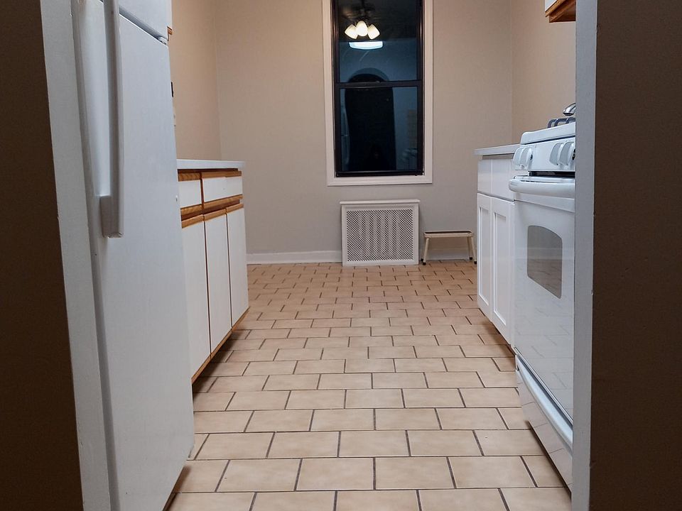 Eat-in-Kitchen