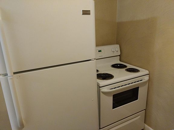 3rd image of 1284 Deeds Ave APT A