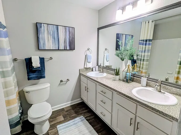 Centric on 34th Apartments — Photo 41
