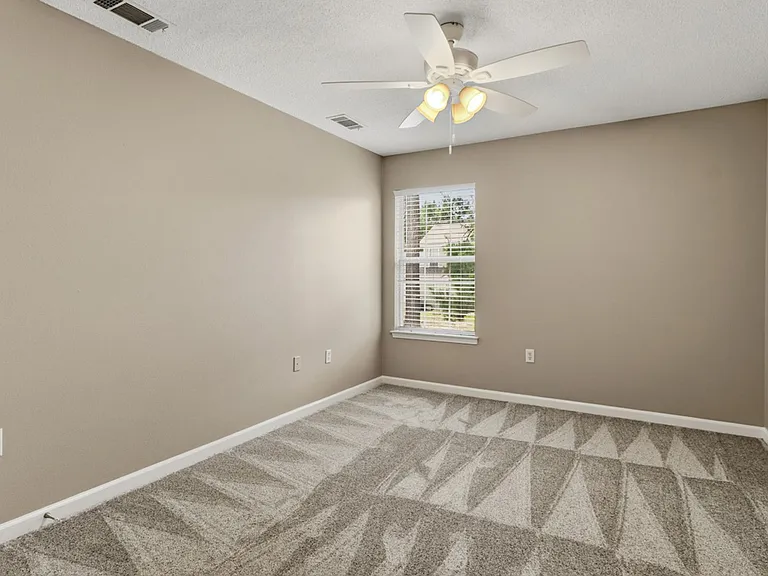 1014 Towne Park Dr — Photo 13